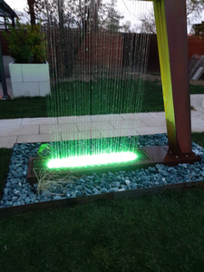 Grande décoration extérieure en acier corten, fontaine moderne à LED avec jets d'eau - Product Image 4