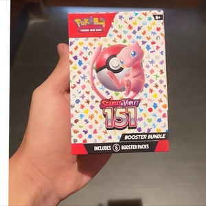 En Stock: Pokémon TCG, Versión Estadounidense, Cartas en Inglés, Modelo 6, Paquete de Expansión Prismatic Evolutions Box, Edades 14+ - Product Image 6