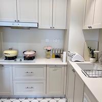 Armoire de cuisine de style Shaker gris pour projet résidentiel avec design modulaire moderne, meubles de cuisine personnalisés pré-assemblés