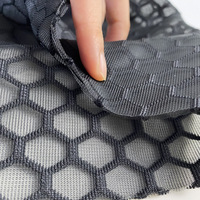 Tissu de maille 3D en polyester 100% à double couche hexagonale respirante blanche 100gsm pour coussin et matelas tissu de maille d'air 3d