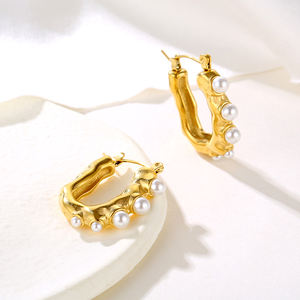 Pendientes de Aro en Forma de U con Perlas Imitación y Chapado en Oro de 18k para Mujer - Product Image 4