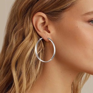 1 Par de Pendientes de Aro Grandes de Acero Inoxidable para Mujer, 4MM de Ancho, Diámetro 30/40/50MM, Pendientes de Aro Geométricos Grandes Étnicos para Fiesta - Product Image 1
