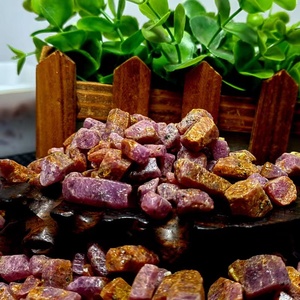 Tinh thể bán buôn Chất lượng cao <span class=keywords><strong>Ruby</strong></span> đá đỏ Corundum gốc đá chip đá đối với đồ trang sức - Product Image 5