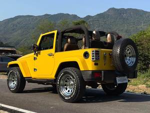 <span class=keywords><strong>Jeep</strong></span> <span class=keywords><strong>Wrangler</strong></span> Sahara Grand espace de chargement Conduite à gauche Boîte de vitesses automatique Turbo Diesel Prix compétitif pour véhicule d'occasion - Product Image 2