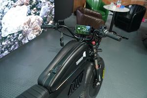 จักรยานไฟฟ้าระยะไกลสีดำรุ่น Black Warrior ราคาประหยัดจากจีน พร้อมไฟสปอร์ตไลท์ LED แรงสูง สำหรับปั่นในเมือง - Product Image 4