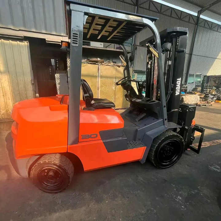 トヨタフォークリフトディーゼル3トン、最大リフティング高さ4.5m、SAS  