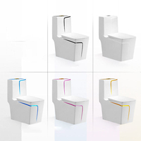 Vasque de toilette monobloc en céramique de luxe moderne, noire et dorée, à poser au sol, avec abattant lent, pour salle de bain de villa
