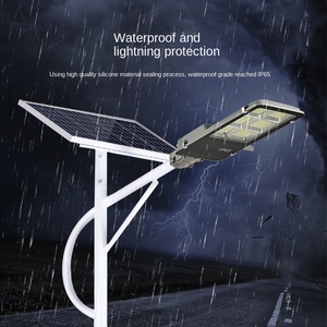 Réverbère solaire de haute qualité 60W LED extérieur étanche tout corps en aluminium avec grand panneau solaire IP66 pour l'alimentation de jardin routier - Product Image 1