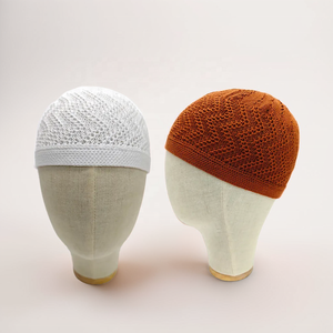 Chapeau Kufi en tricot extensible rouge et blanc, avec bonnet de prière musulman en tricot ajouré et Kopiah doux pour la prière quotidienne des hommes - Product Image 1