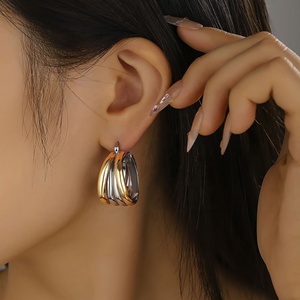 Boucles d'oreilles tendance pour femmes de style européen et américain, en cuivre plaqué or 18 carats, bicolore, sphériques, circulaires, pendantes, à la mode - Product Image 1