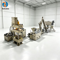 Machine entièrement automatique de fabrication de briques en plastique recyclé, ligne de production de blocs de pavage écologiques à emboîtement hydraulique haute pression