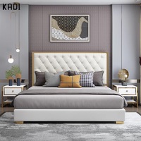 Lit en cuir de luxe italien moderne avec cadre en acier inoxydable et rangement, blanc, taille King/Queen