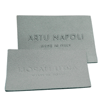 Écusson en cuir microfibre écologique personnalisé 3D en relief LOGO de marque étiquette de vêtements à coudre sur chapeau/chaussures/jeans