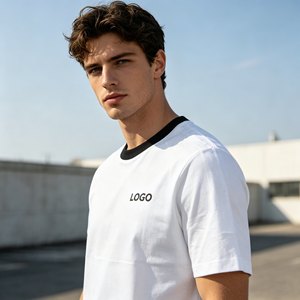 T-shirt homme 350 g/m², 100 % coton, tricoté, coupe ample, effet délavé, impression en relief, col rond. - Product Image 3