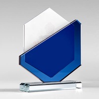 Individuell Gravierter Blauer Bernstein Roter Gebogener Kristall Sechseckiger Kristallpokal MH-NJ0697