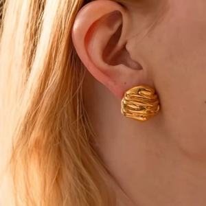 เครื่องประดับแฟชั่นกันน้ำ ชุบทอง 18K PVD ขายส่งแบบคละแบบ ต่างหูสแตนเลสรูปหัวใจ ผีเสื้อ ดอกไม้ ขนาดใหญ่ สำหรับผู้หญิง - Product Image 6