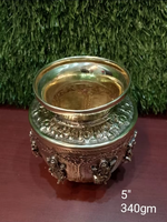 Pot décoratif élégant en laiton traditionnel, sculpture d'art religieux en métal pour la décoration intérieure et l'aménagement de la maison