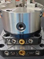 Étau auto-centrant pour machine avec compatibilité à changement rapide zéro, plaque de pont en L à quatre axes