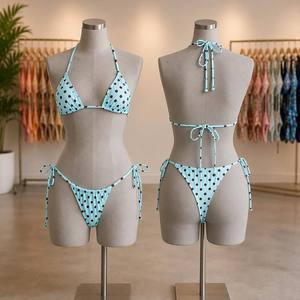 Costume da Bagno Ecologico Personalizzato, Bikini a Due Pezzi con Triangolo e <span class=keywords><strong>Perizoma</strong></span> a Pois Azzurri per Donna - Product Image 3