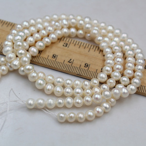 <span class=keywords><strong>Perles</strong></span> en vrac en gros perle d'eau douce blanche véritable et cultivée enfilées ensemble pour un look naturel - Product Image 1
