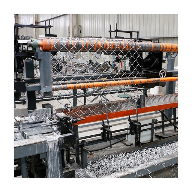 China Supplier Fully Automatic Diamond Gi Wire Mesh Chain Link Fence Single Wire Automatic Manual Chain Link Fence Machine