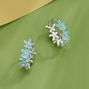 Orecchini Floreali per Donne, Design Fresco Ispirato alla Natura, Accessori per Orecchie da Indossare Quotidianamente - Product Image 3
