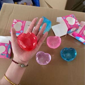 Jouet anti-stress en forme de cœur en sucre de malt à récupération lente, le plus vendu pour adultes, cadeau de relaxation avec options multicolores effet gemme - Product Image 1