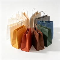 Sac d'emballage en kraft imprimé sur mesure avec logo et poignée, idéal pour la vente à emporter, le commerce de détail et la promotion de marque
