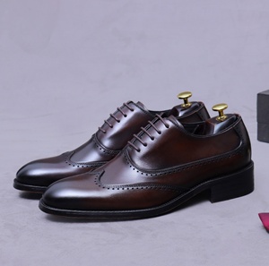 Chaussures en cuir de luxe de haute qualité, fabriquées à la main avec trois empiècements Goodyear, style business décontracté, chaussures en cuir formelles gravées pour hommes - Product Image 4