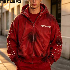 Conjunto de chándal de streetwear rojo de peso pesado con efecto desgastado, remaches y cremallera, compuesto por sudadera con capucha y pantalones de chándal apilados, venta al por mayor - Product Image 3