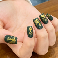 Faux ongles à presser en acrylique réutilisables, motif renne vert foncé avec feuille d'or, forme cercueil moyenne, lot de 24 pièces pour salon
