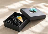 Boîte cadeau carrée noire à base rigide, écologique et recyclable, en carton de haute qualité avec éponge, découpe de précision et gaufrage