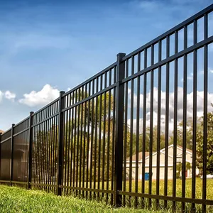 Best-seller moderno decorativo in acciaio ferro recinzione per la casa bella struttura in alluminio rivestimento in PVC zincato doppio saldato di sicurezza