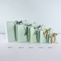 Sacs cadeaux en papier avec ruban tendance, emballages en gros, sacs de shopping réutilisables colorés, sacs en papier à étiquette privée pour les entreprises