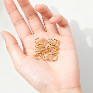 <span class=keywords><strong>Broche</strong></span> de niche, haut de gamme, luxe léger, géométrique irrégulière, simple, polyvalente et tendance, avec un design ajouré. - Product Image 3