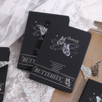 Carnet de notes élégant en cuir PU avec logo personnalisé, motif papillon, feuille holographique, pages intérieures noires, couverture rigide de luxe