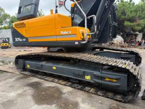 Excavatrice sur chenilles Hyundai 305LC-9T d'occasion en excellent état, pelle hydraulique de 30 tonnes pour la construction et les travaux de terrassement - Product Image 5
