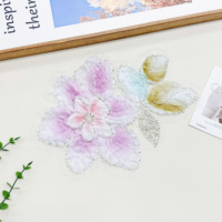 Applique florale brodée en maille perlée colorée, patch en dentelle florale 3D pour robes, décoration de vêtements de mariée et de mode