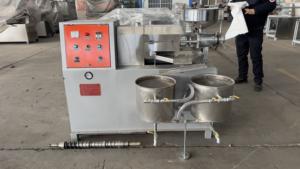Máquina de Extracción de Aceite por Presión en Frío para Sésamo, Almendras y Neem, Prensa de Aceite Eléctrica Comercial Pequeña de Alta Calidad en Acero - Product Image 6