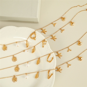 Collares de Joyería Fina y Moderna al por Mayor con Colgante de Cadena de Acero Inoxidable Chapado en Oro de 18K con Iniciales del Alfabeto de 26 Letras Mayúsculas - Product Image 2