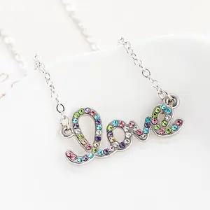 Colliers avec strass en cristal coloré 1 pièce, bijoux avec lettres d'amour sur les côtés, mots anglais