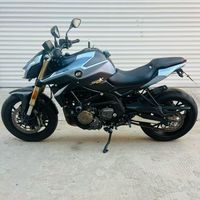 Motocyclette à essence QJMOTOR SRK600 600cc d'occasion avec quatre cylindres, injection électronique de carburant, refroidissement par eau, capacité de 600cc