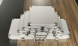 <span class=keywords><strong>Poker</strong></span> jetton chip set Texas Hold 'em <span class=keywords><strong>poker</strong></span> <span class=keywords><strong>dados</strong></span> 100 piezas 200 piezas 300 piezas 500 piezas caja de aluminio portátil con bloqueo juego de mesa - Product Image 5