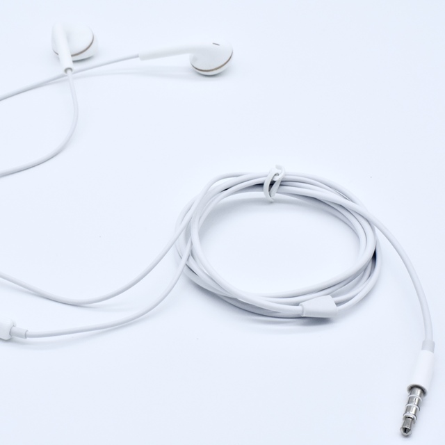 Top Seller in Ear Headphone 3.5mm Jack Wired Earphone Sport Running Handsfree Original Wired Earphone