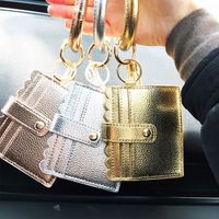Vente de gros Bracelet en perles de silicone, porte-clés Bracelet porte-cartes en PU porte-clés avec bracelet assorti Portefeuille/