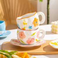 Vente en gros de tasses à café en céramique peintes à la main, artisanales, personnalisées, irrégulières, à fleurs, pour le thé et le café