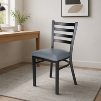 Chaise de salle à manger élégante avec cadre en métal, siège rembourré en cuir PU noir, design personnalisé de luxe, chaise de restaurant