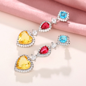 Orecchini Pendenti Geometrici a Cuore Colorati per Donne, Accessori per Orecchie Dolci da Indossare Ogni Giorno - Product Image 5