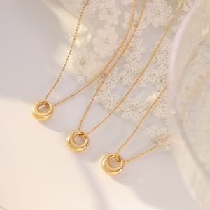 Collar Unisex de Acero Inoxidable Chapado en Oro de 18K con Cadena de Eslabones y Colgante de Anillo Ovalado Romántico con Círculo Hueco - para Aniversario - Product Image 4