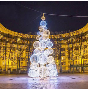 Albero di Natale Gigante Sferico Luminoso di Lusso Personalizzato per Centri Commerciali - Product Image 2